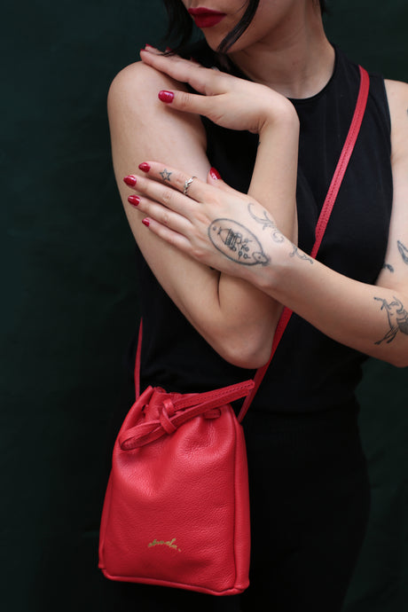 Tilda Saddle Bag en Rojo Flama Pebbled - Chachastudio®