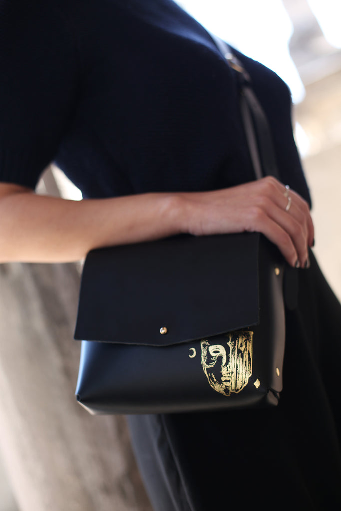 Juno x Reuben Sawyer en Negro - Chachastudio®